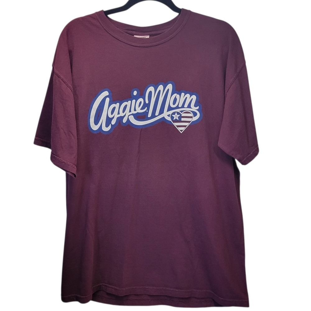 Comfort Colors Aggie Mom Texas A&M University Graphic T-Shirt Maroon 
Large E647